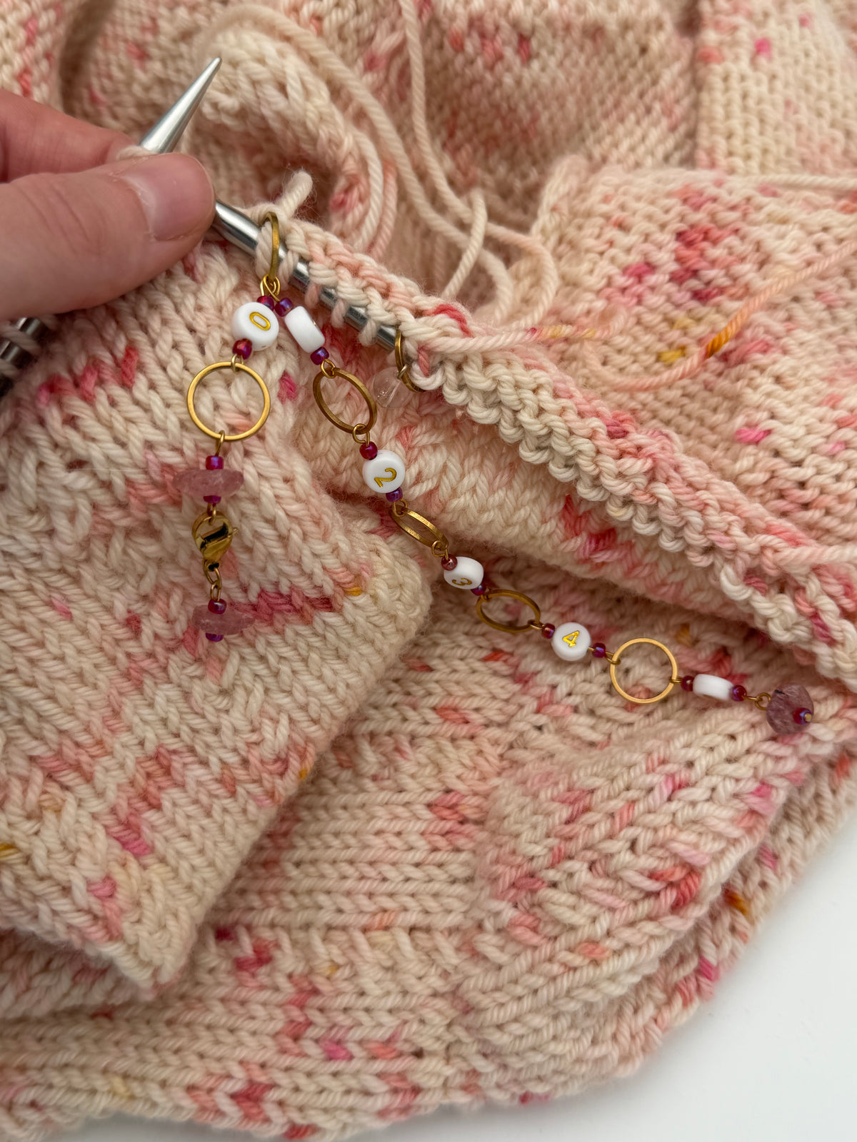 Reihenzähler 0-5 Erdbeerquarz mit kleinem Ring Gold