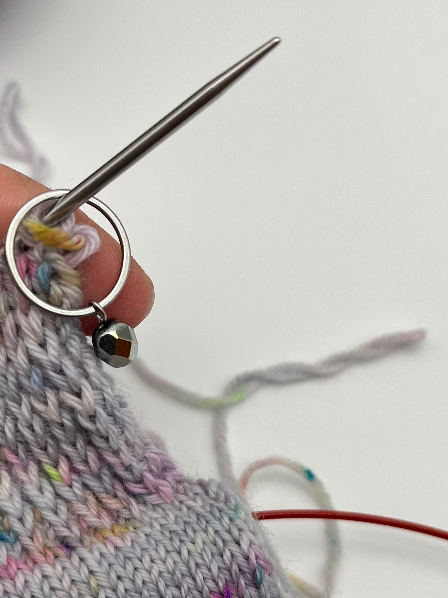 Rondellperle Schwarz mit großem Ring Silber