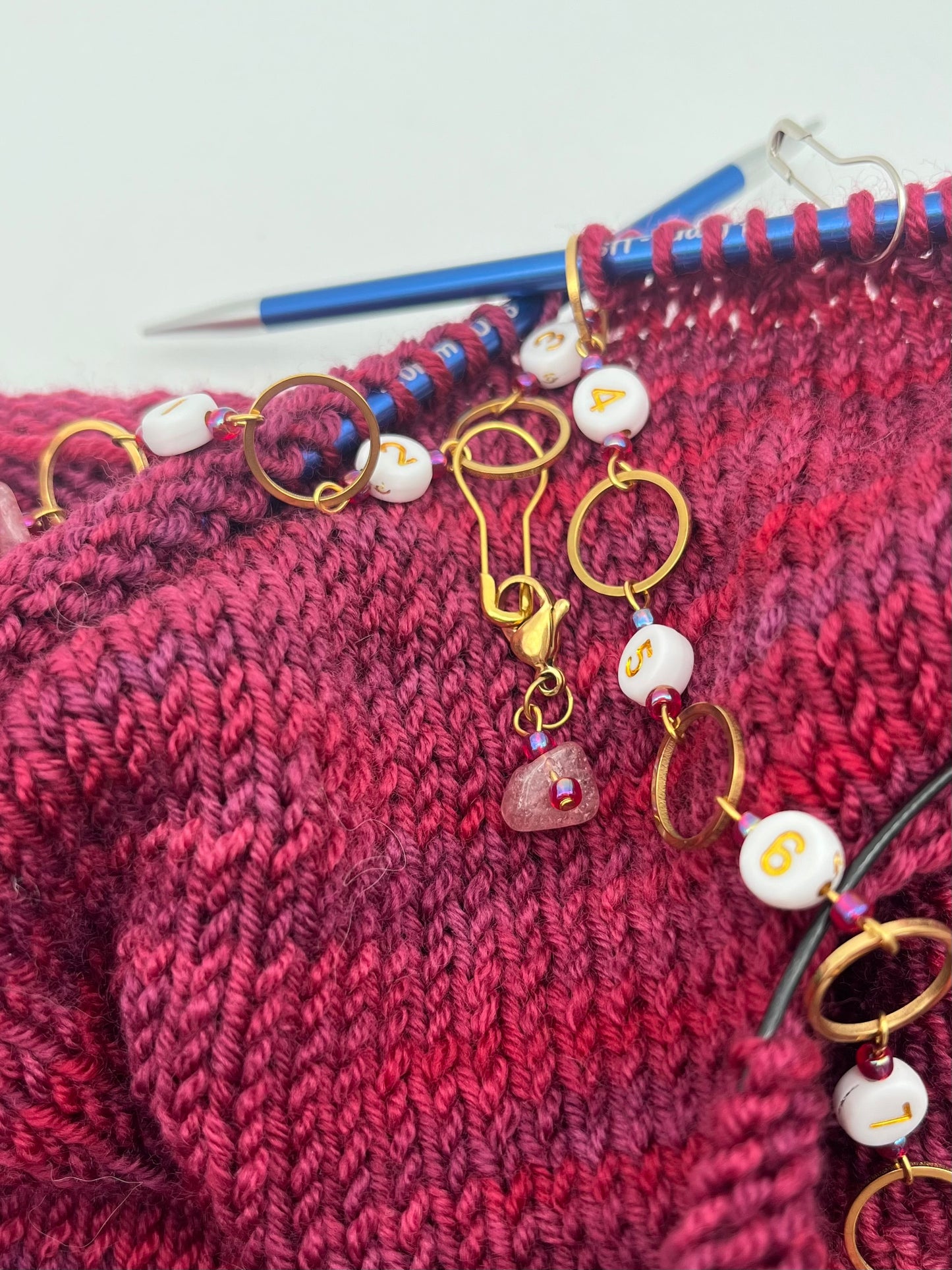 Reihenzähler 1-10 Erdbeerquarz mit kleinem Ring Gold