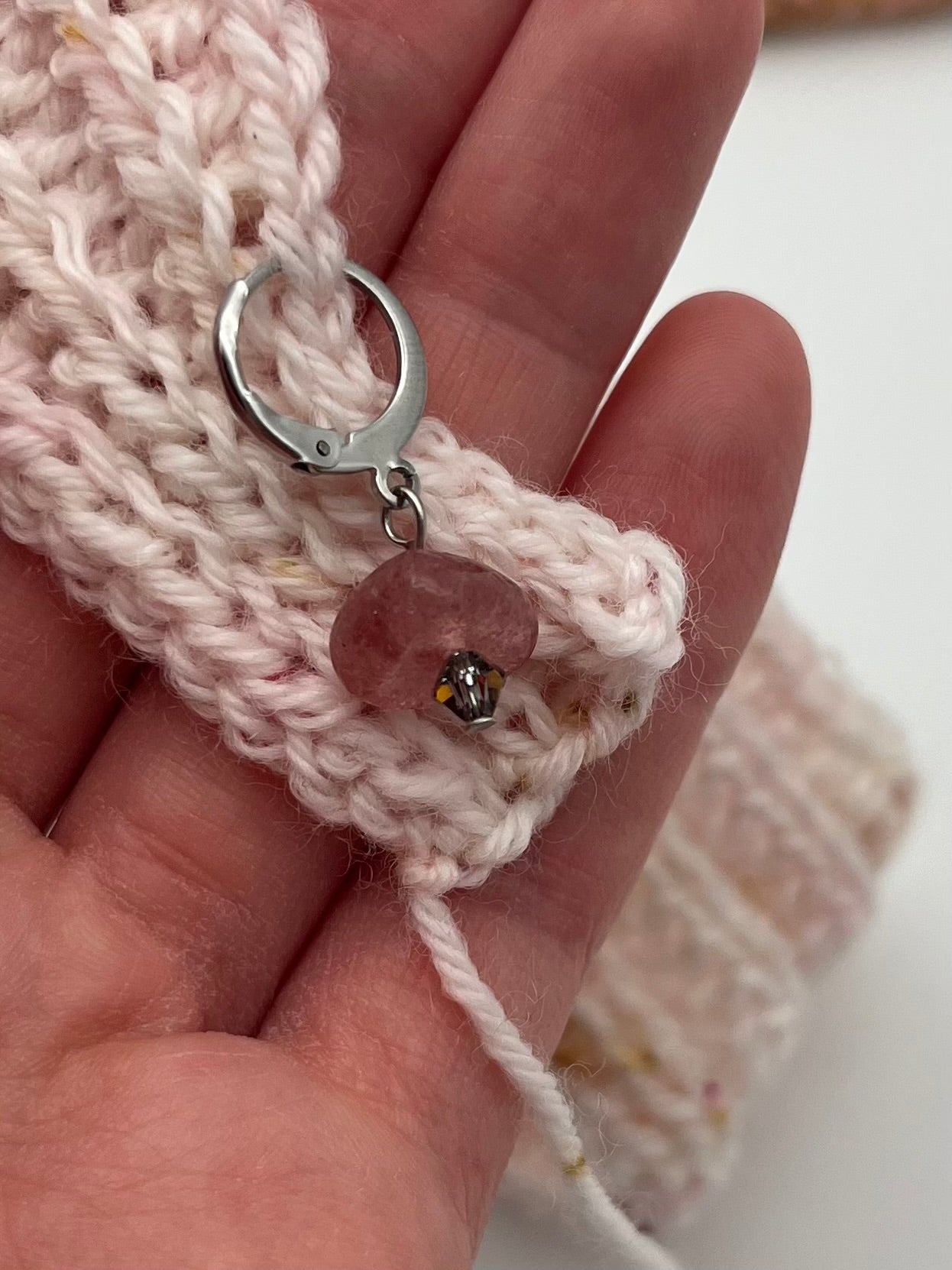 Erdbeerquarz, Morganit, Fluorit, und Facettperlen mit Huggie 3er Set Silber