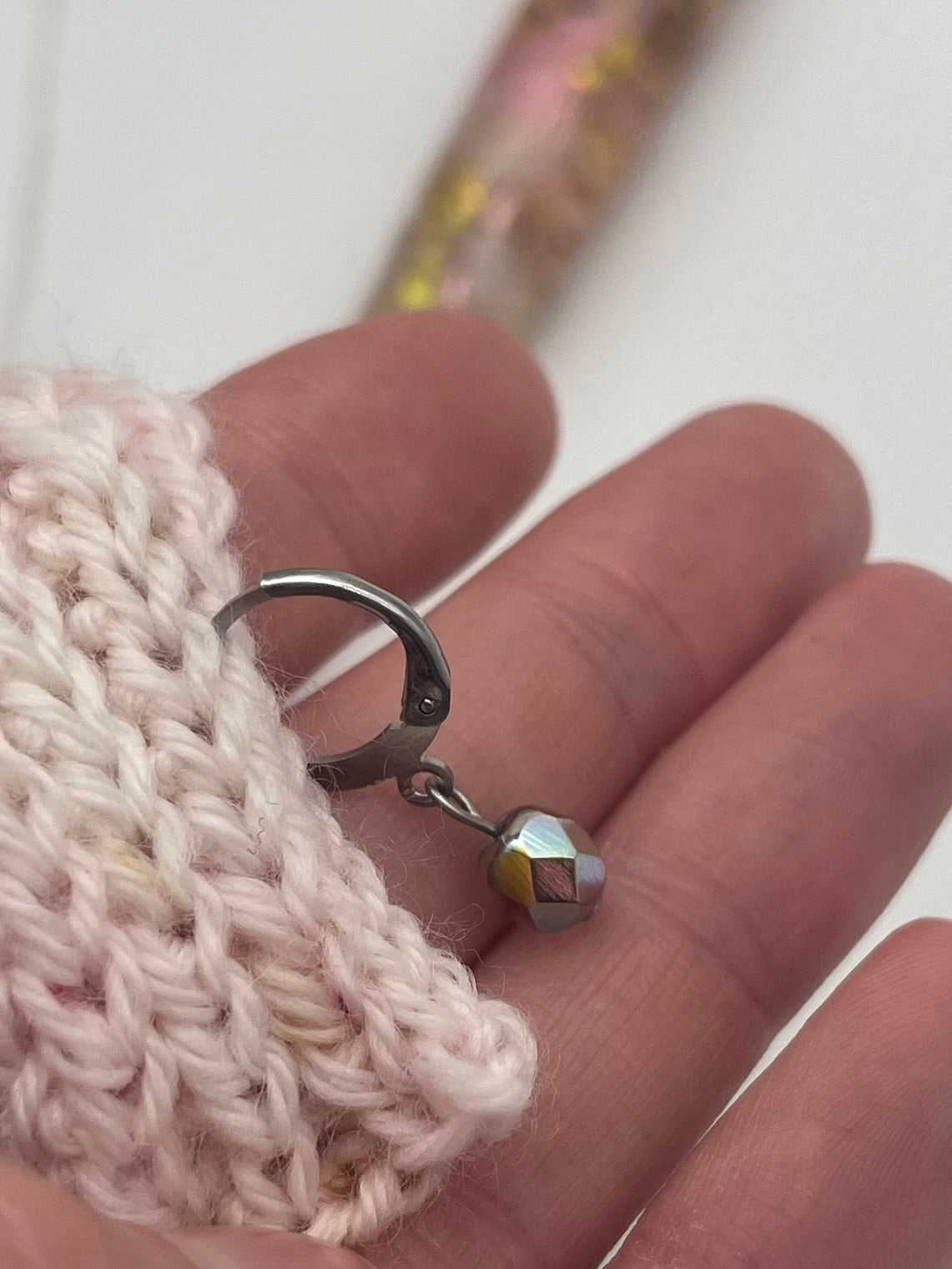 Rondellperle Bunt mit Huggie Silber