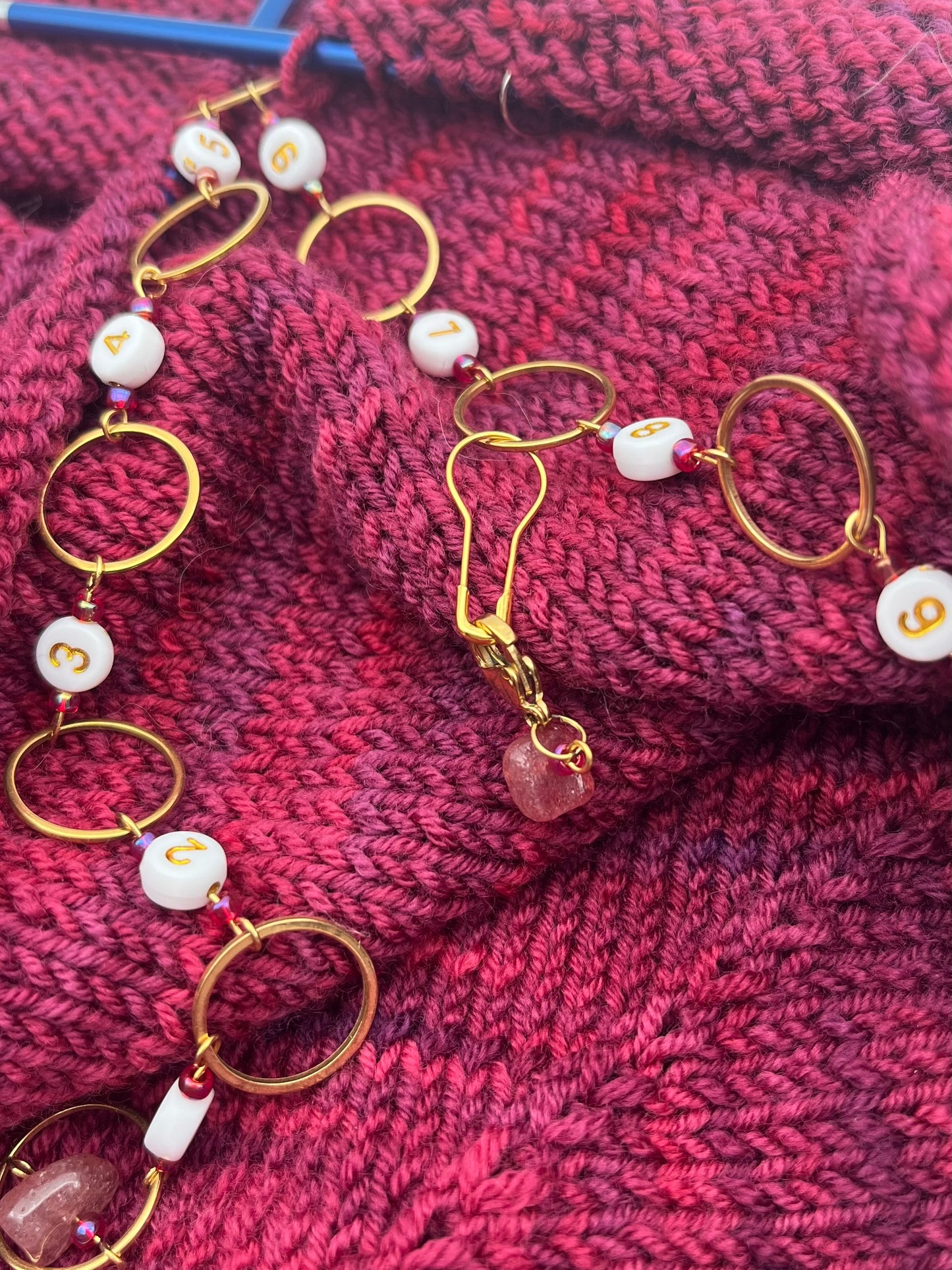 Reihenzähler 1-10 Erdbeerquarz mit großem Ring Gold