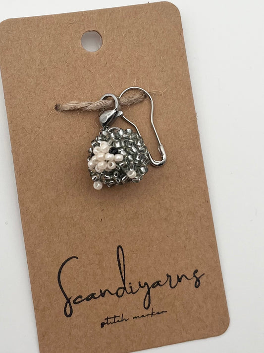 Schäfchen Grau mit Karabiner Silber