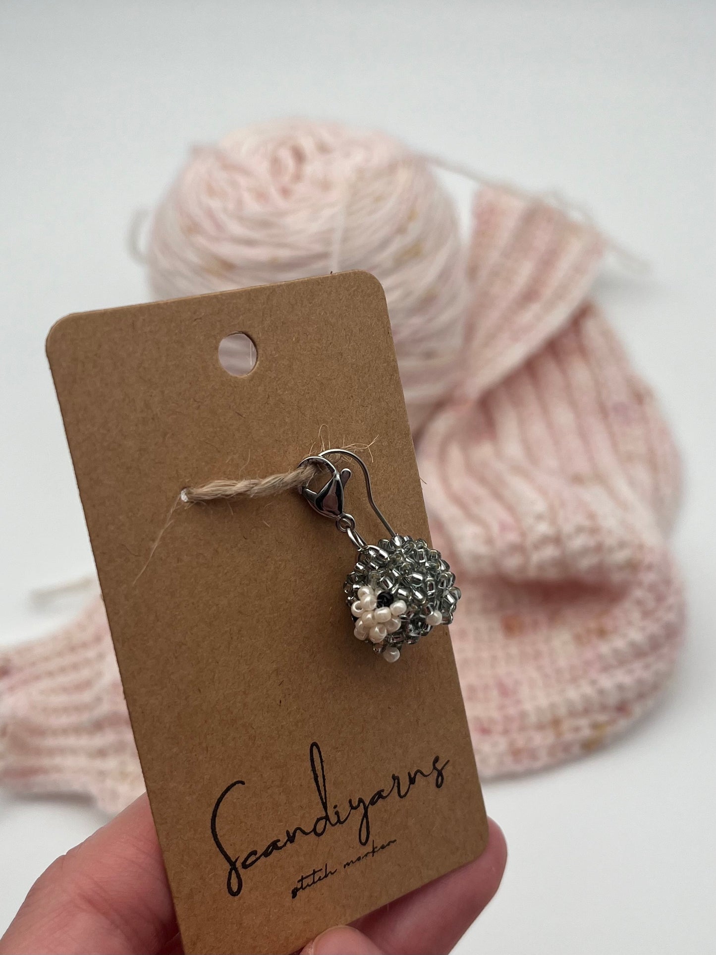 Schäfchen Grau mit Karabiner Silber