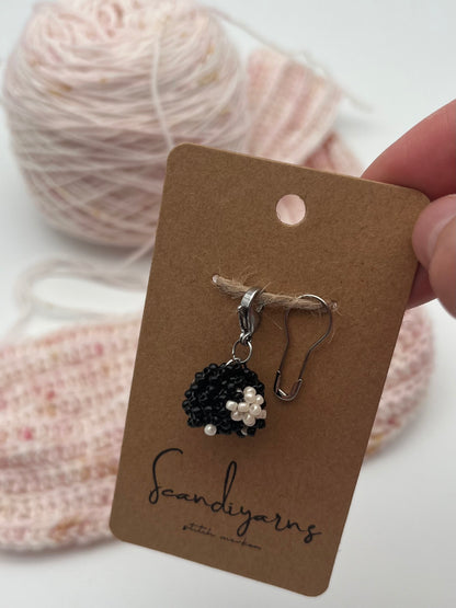 Schäfchen Schwarz mit Karabiner Silber