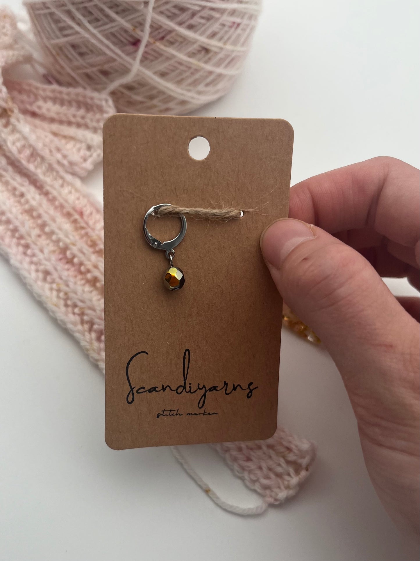 Rondellperle Schwarz mit Huggie Silber