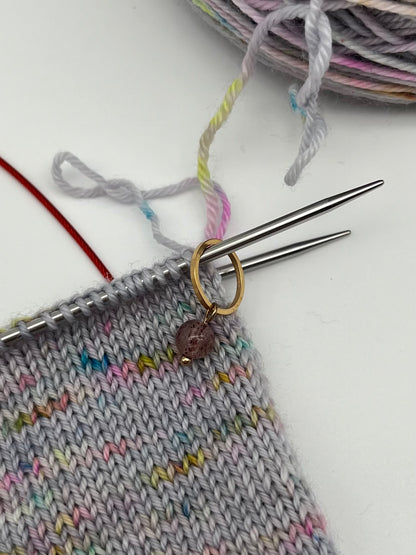 Erdbeerquarz mit kleinem Ring Gold