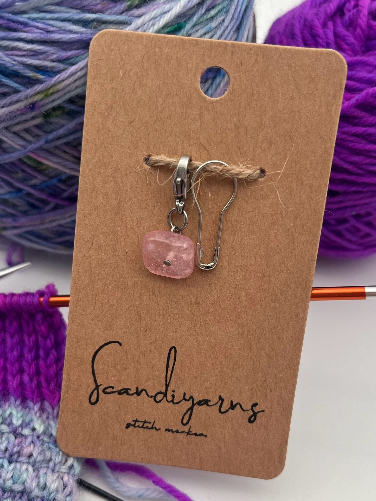 Erdbeerquarz Stein mit Karabiner Silber