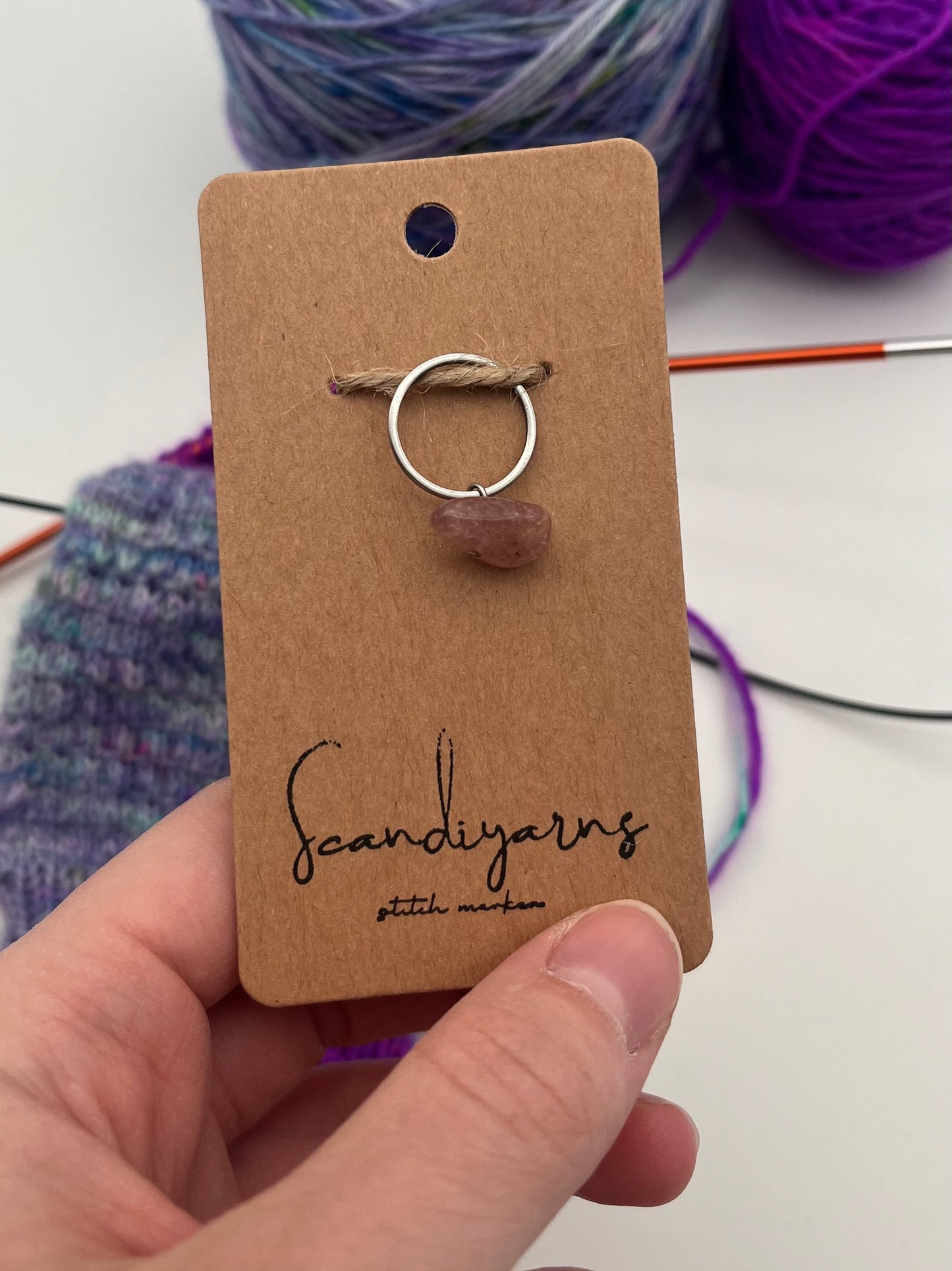 Erdbeerquarz Stein mit großem Ring Silber