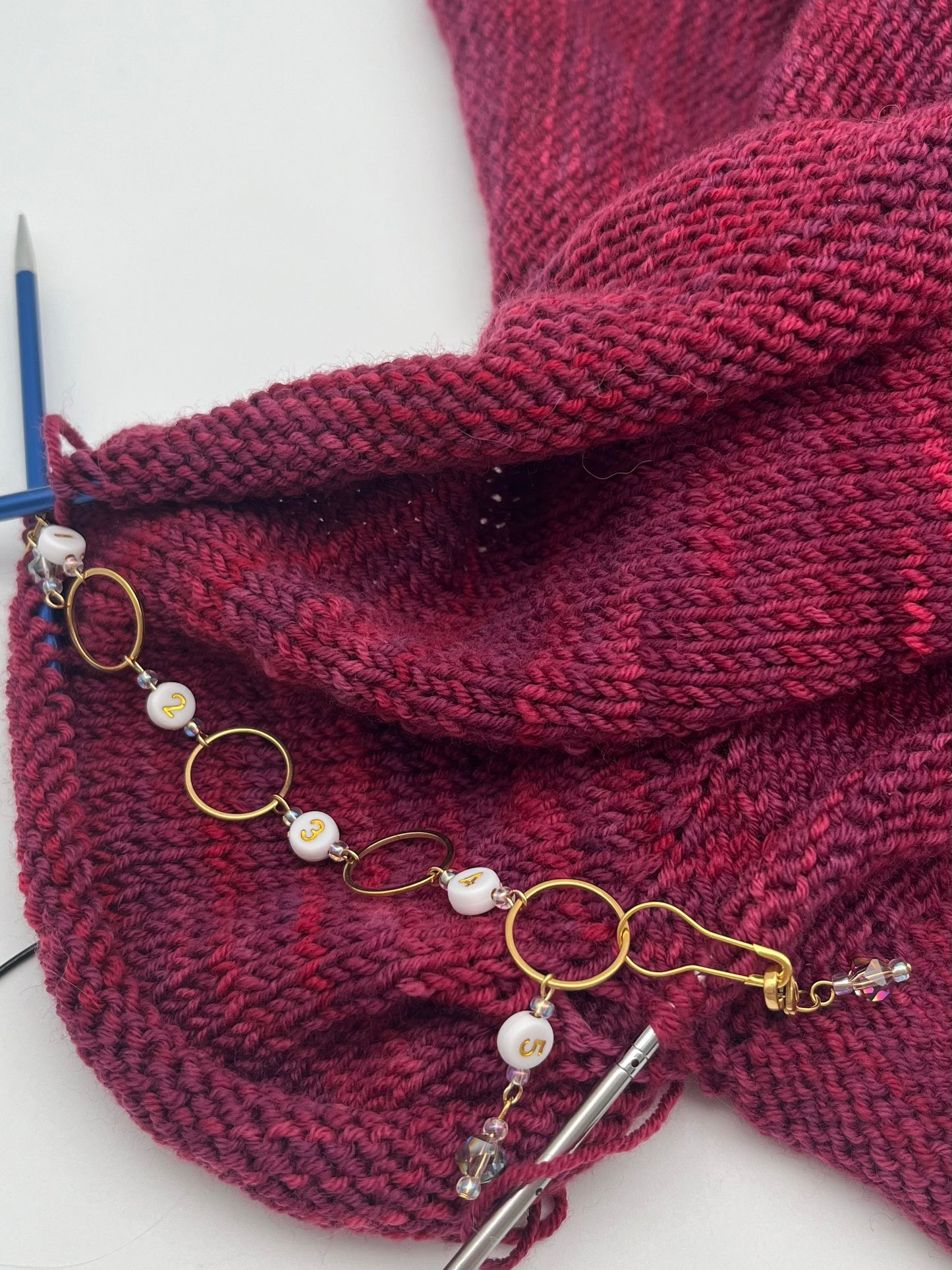 Reihenzähler 1-5 Facettperle mit großem Ring Gold