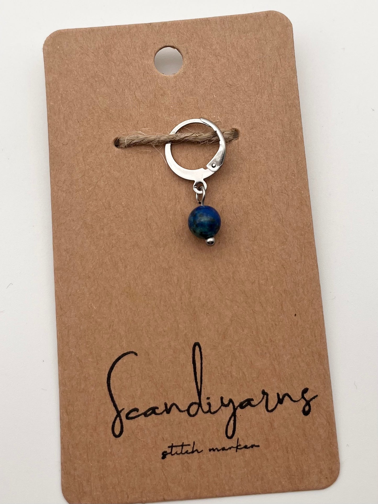 Lapislazuli mit Huggie Silber