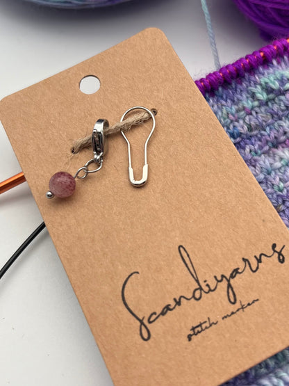 Erdbeerquarz mit Karabiner Silber