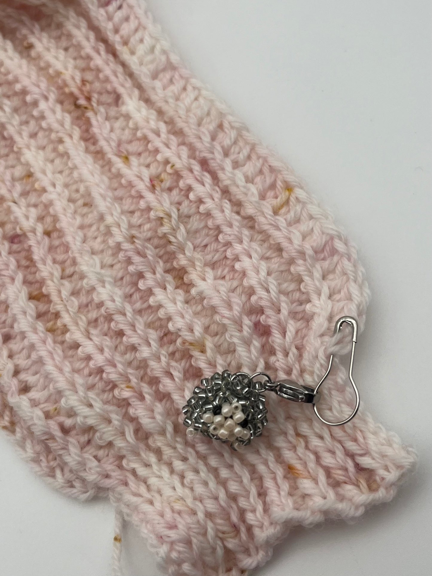 Schäfchen Grau mit Karabiner Silber