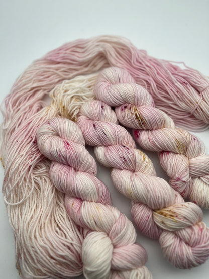 Whispering Rose Soft DK
