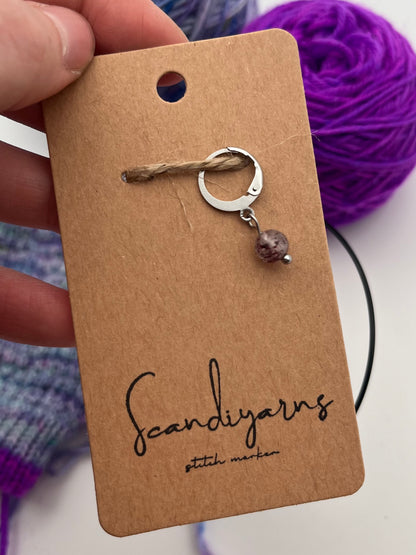 Erdbeerquarz mit Huggie Silber