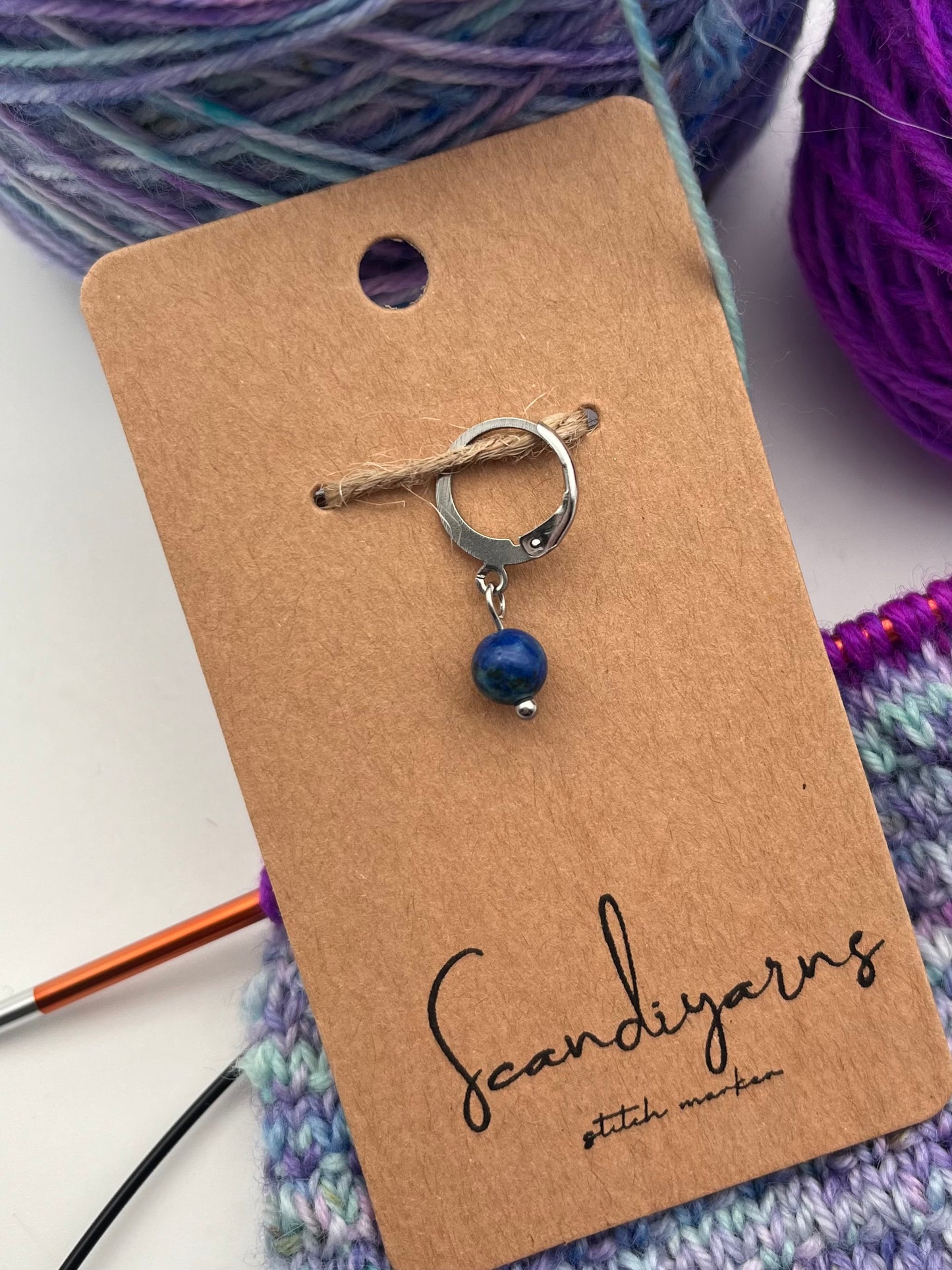 Lapislazuli mit Huggie Silber