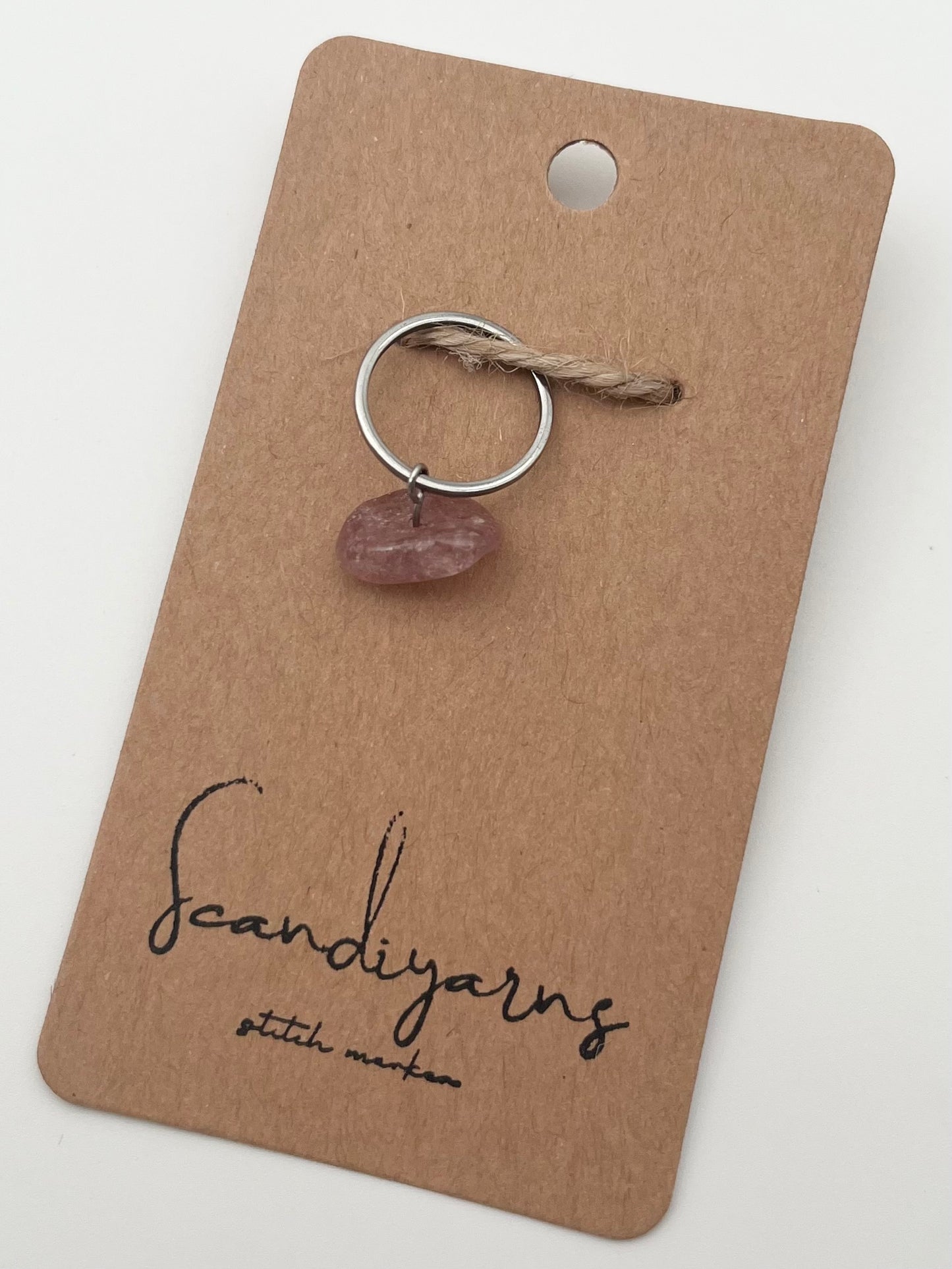 Erdbeerquarz Stein mit großem Ring Silber