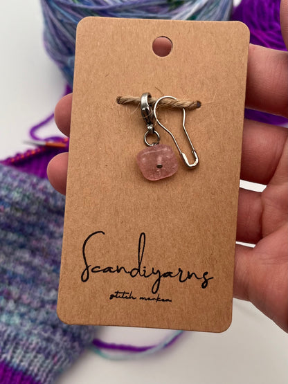 Erdbeerquarz Stein mit Karabiner Silber