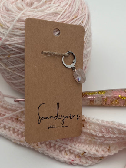 Fluorit und Facettperle mit Huggie Silber