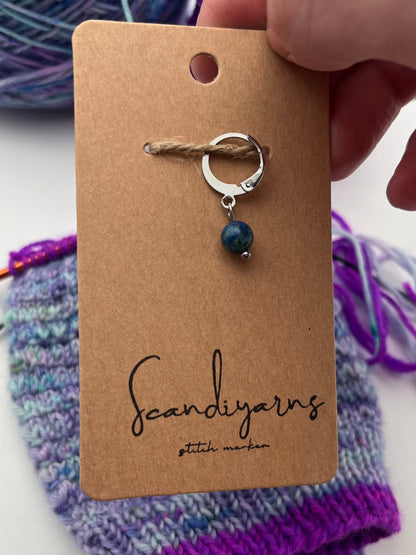 Lapislazuli mit Huggie Silber