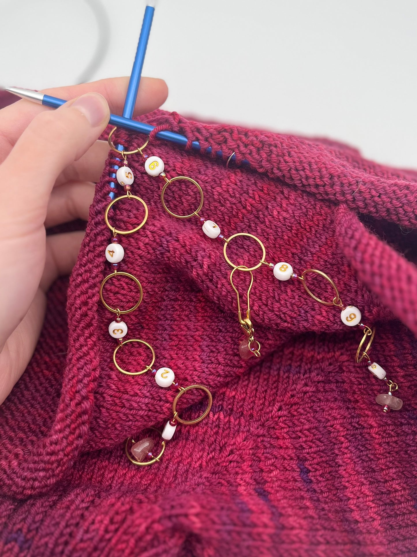 Reihenzähler 1-10 Erdbeerquarz mit großem Ring Gold