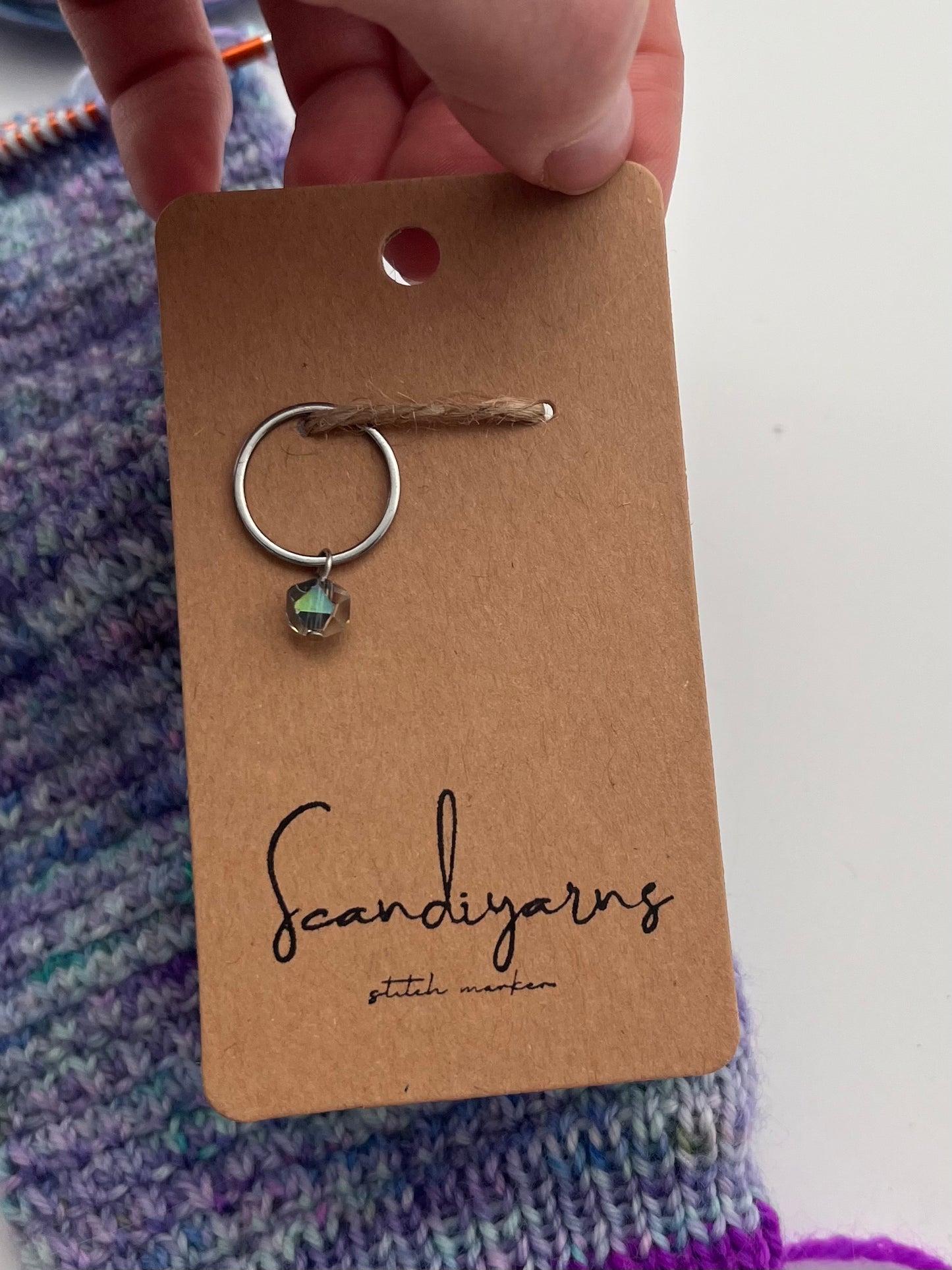 Facettperle Blau mit großem Ring Silber