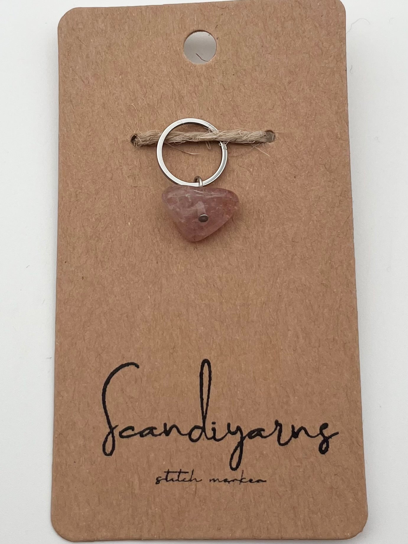 Erdbeerquarz Stein mit kleinem Ring Silber