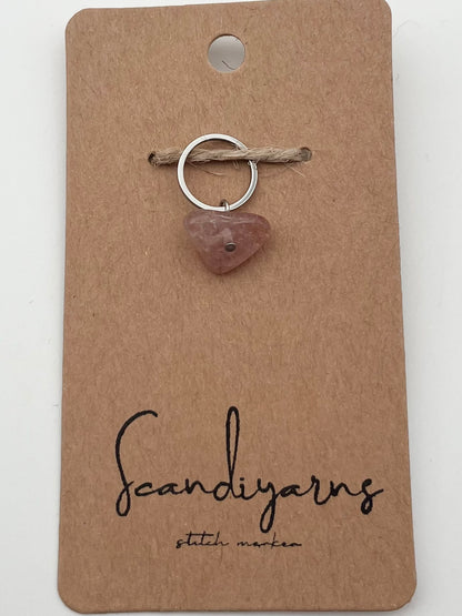 Erdbeerquarz Stein mit kleinem Ring Silber