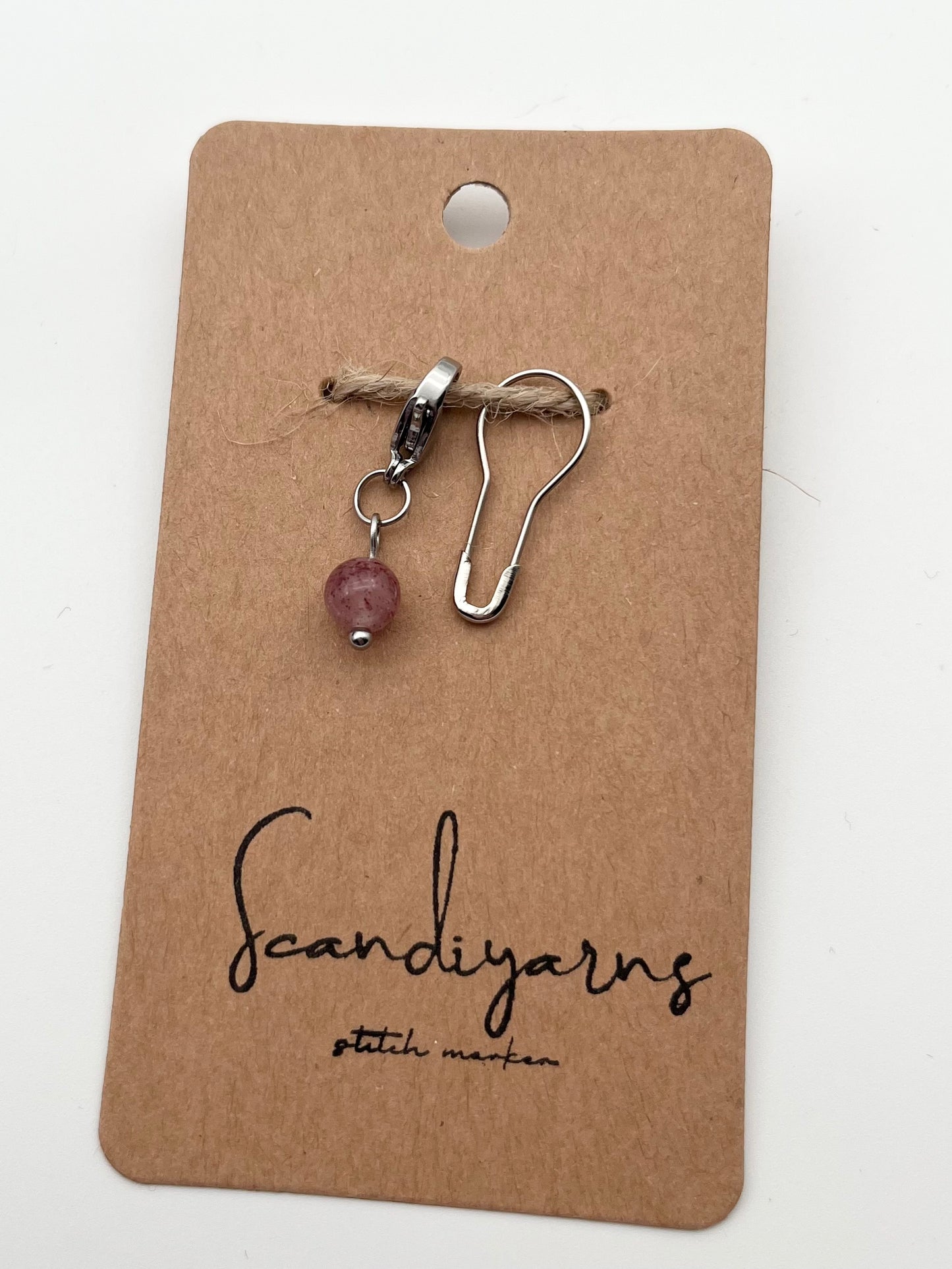 Erdbeerquarz mit Karabiner Silber