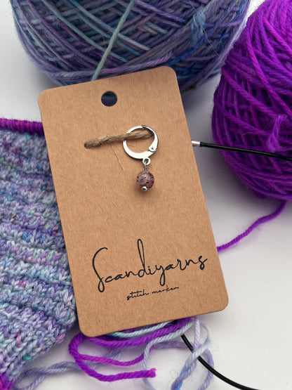 Erdbeerquarz mit Huggie Silber